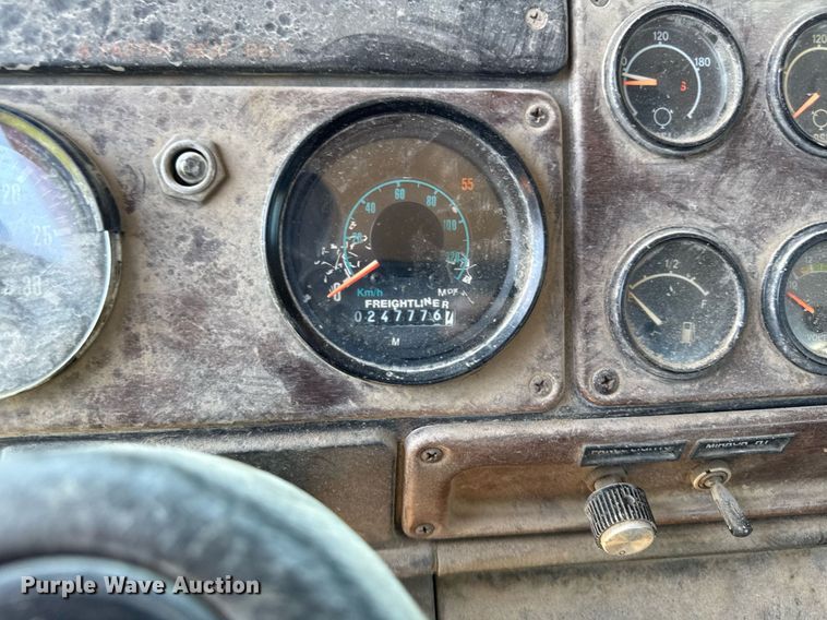 image for item EM2095 1988 Freightliner FLC112 semi truck