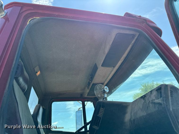 image for item EM2095 1988 Freightliner FLC112 semi truck