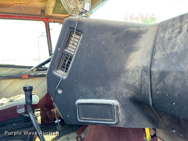 image for item EM2095 1988 Freightliner FLC112 semi truck