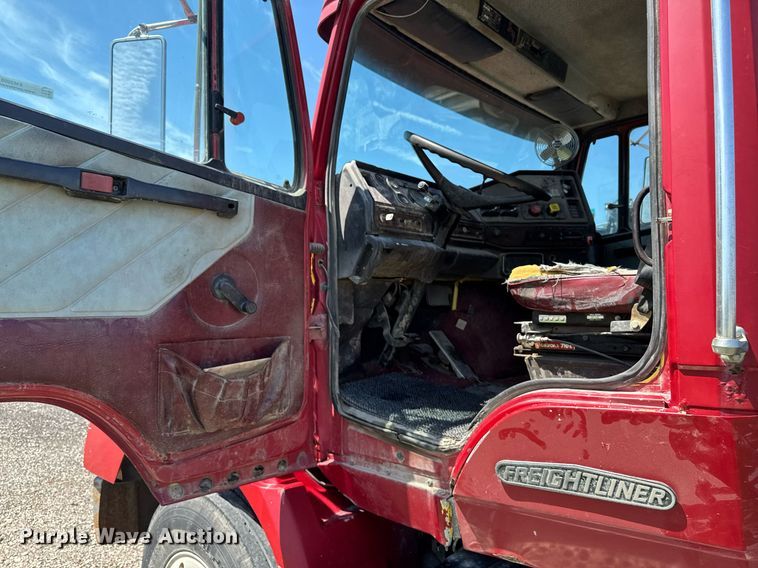 image for item EM2095 1988 Freightliner FLC112 semi truck