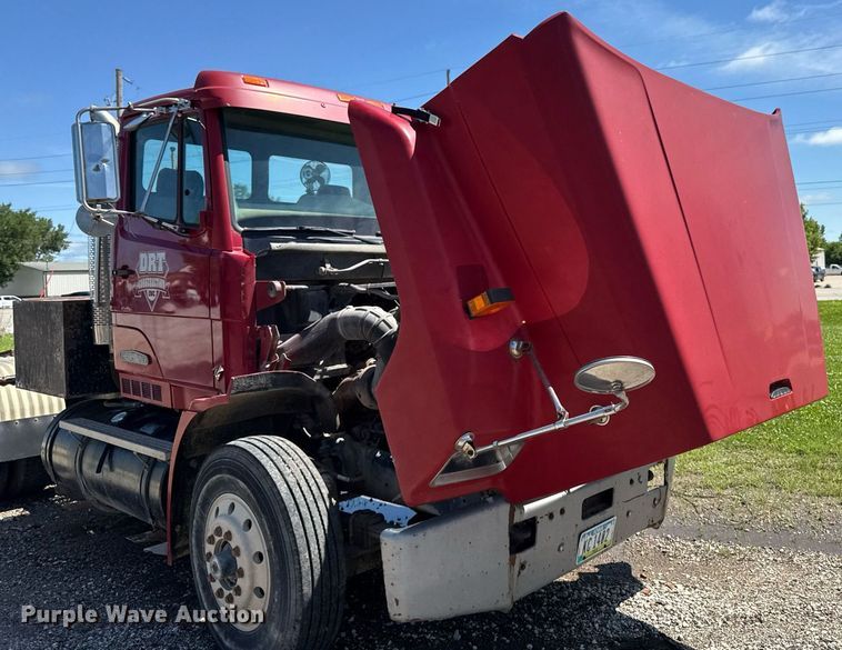 image for item EM2095 1988 Freightliner FLC112 semi truck