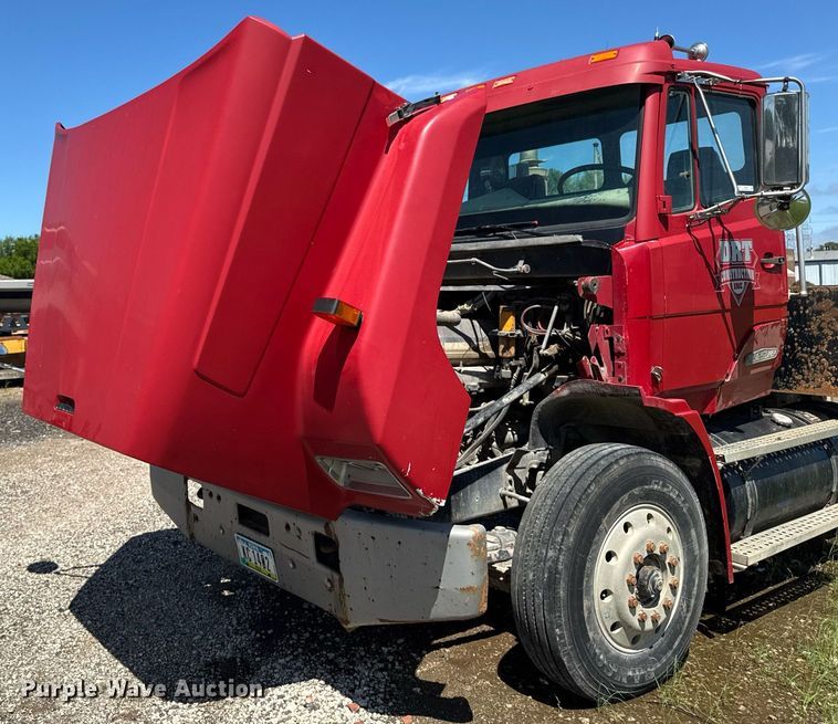 image for item EM2095 1988 Freightliner FLC112 semi truck