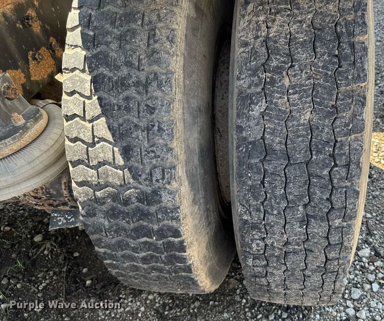 image for item EM2095 1988 Freightliner FLC112 semi truck