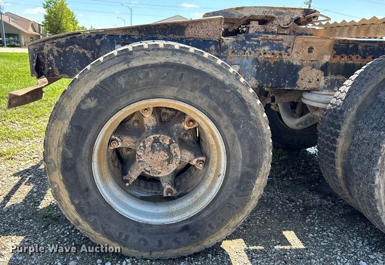 image for item EM2095 1988 Freightliner FLC112 semi truck