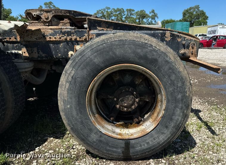 image for item EM2095 1988 Freightliner FLC112 semi truck