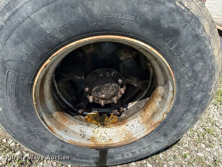 image for item EM2095 1988 Freightliner FLC112 semi truck