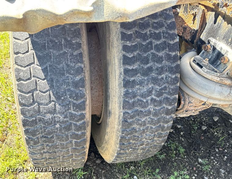 image for item EM2095 1988 Freightliner FLC112 semi truck