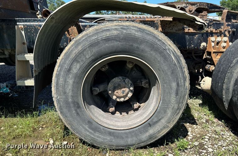 image for item EM2095 1988 Freightliner FLC112 semi truck