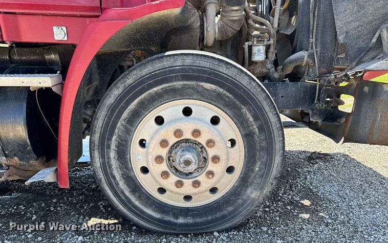 image for item EM2095 1988 Freightliner FLC112 semi truck