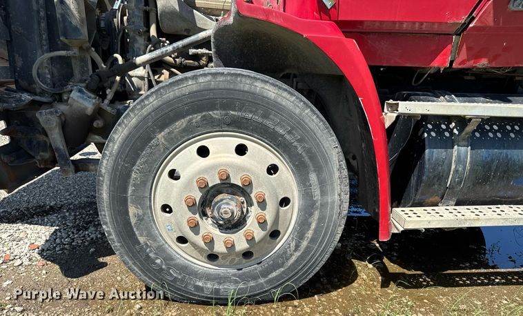 image for item EM2095 1988 Freightliner FLC112 semi truck