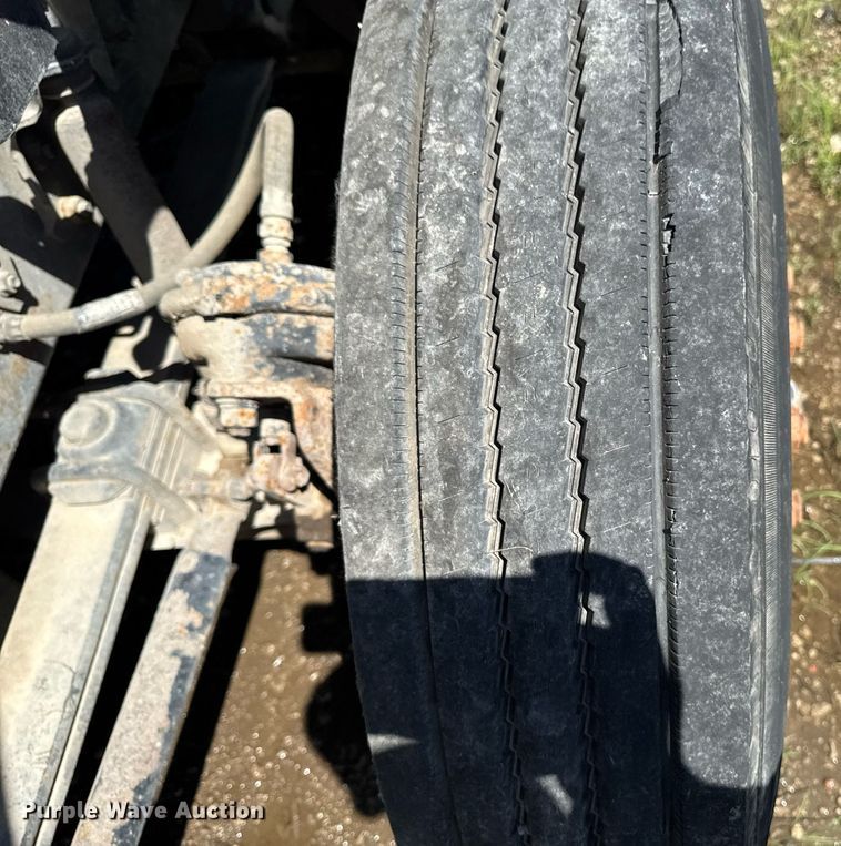 image for item EM2095 1988 Freightliner FLC112 semi truck