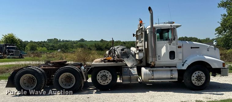 image for item EM2111 1996 International 9400 semi truck