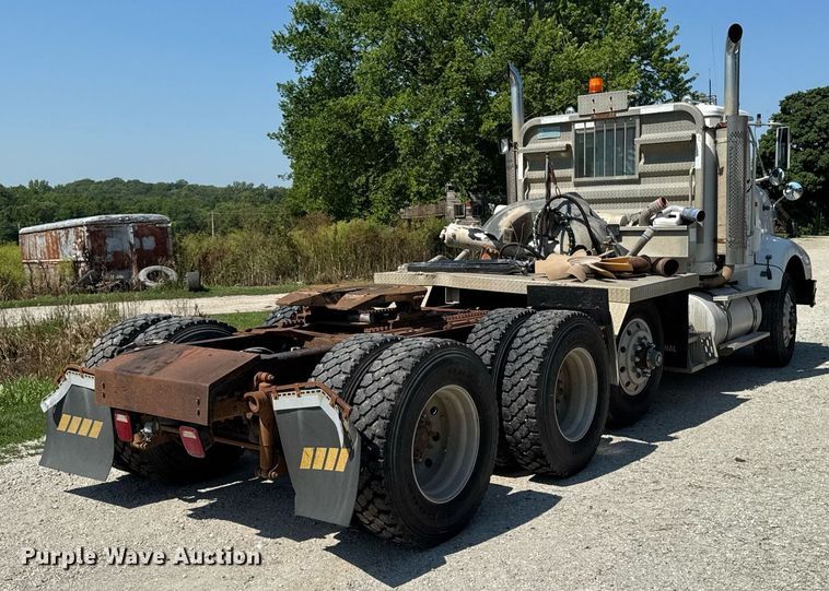 image for item EM2111 1996 International 9400 semi truck