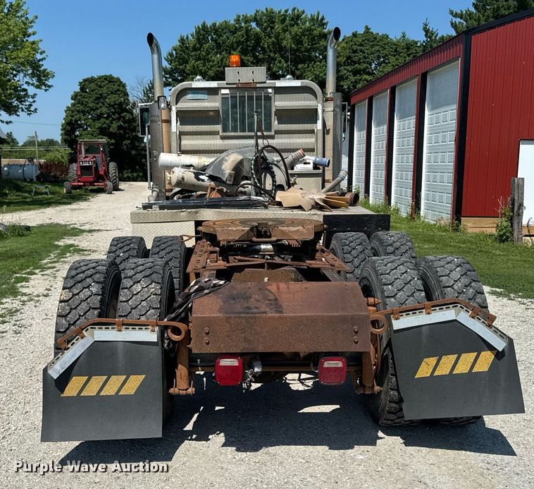 image for item EM2111 1996 International 9400 semi truck