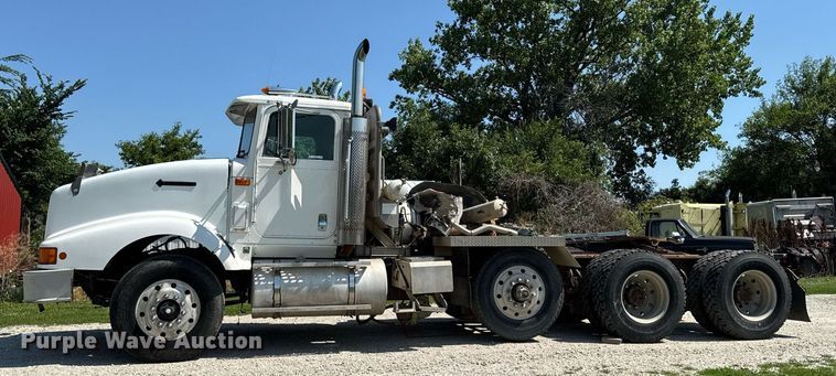 image for item EM2111 1996 International 9400 semi truck