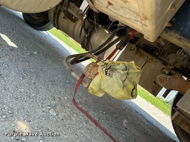 image for item EM2111 1996 International 9400 semi truck