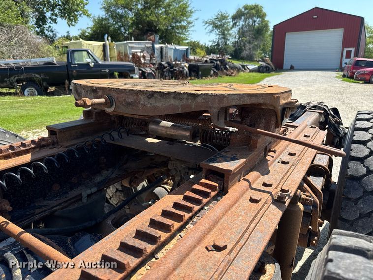 image for item EM2111 1996 International 9400 semi truck