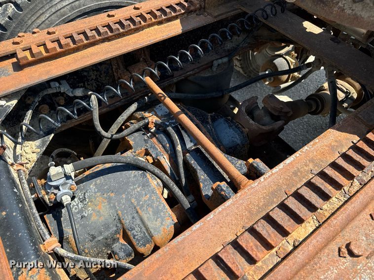 image for item EM2111 1996 International 9400 semi truck