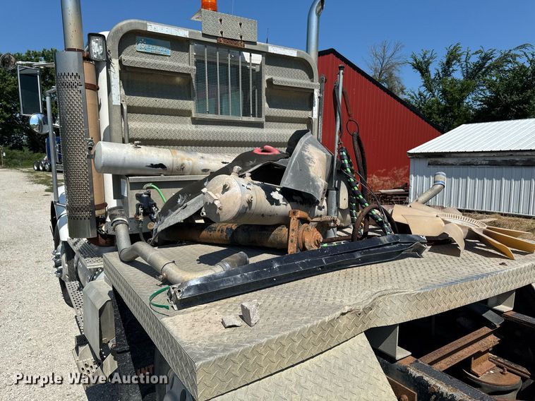 image for item EM2111 1996 International 9400 semi truck