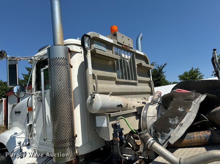 image for item EM2111 1996 International 9400 semi truck