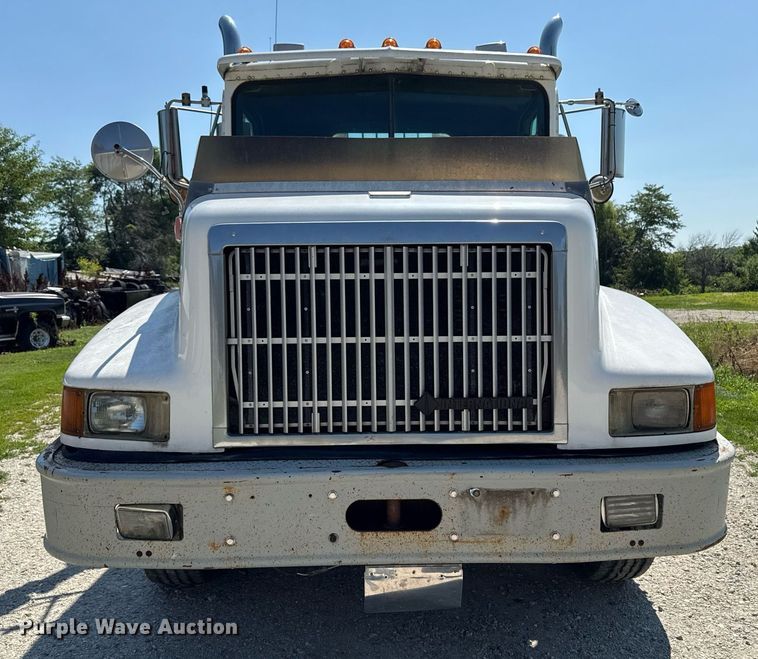 image for item EM2111 1996 International 9400 semi truck