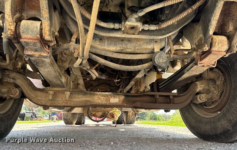 image for item EM2111 1996 International 9400 semi truck