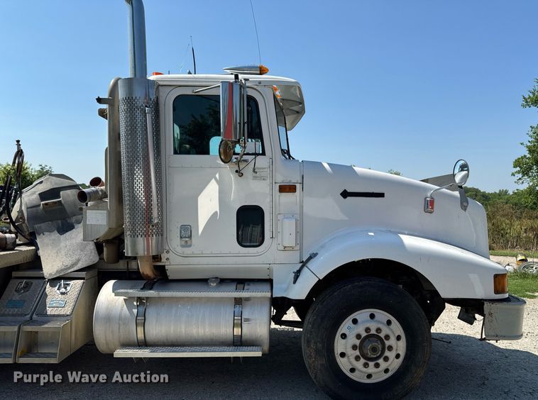 image for item EM2111 1996 International 9400 semi truck