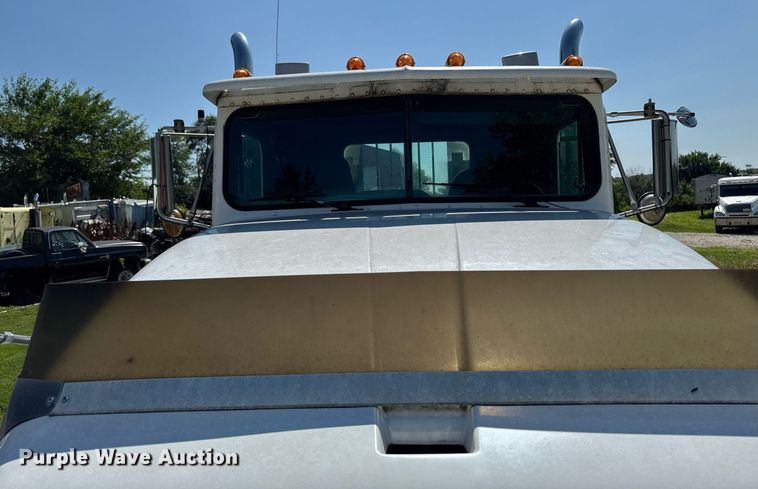 image for item EM2111 1996 International 9400 semi truck