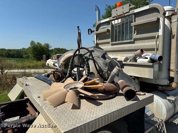 image for item EM2111 1996 International 9400 semi truck