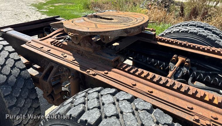 image for item EM2111 1996 International 9400 semi truck