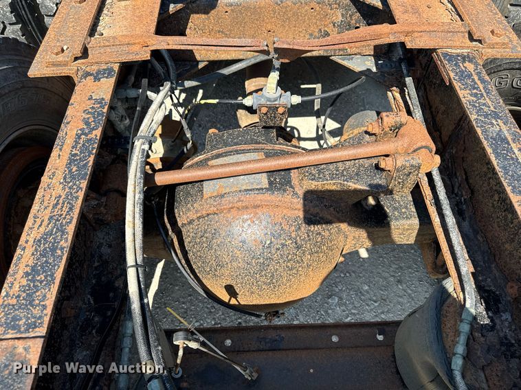 image for item EM2111 1996 International 9400 semi truck