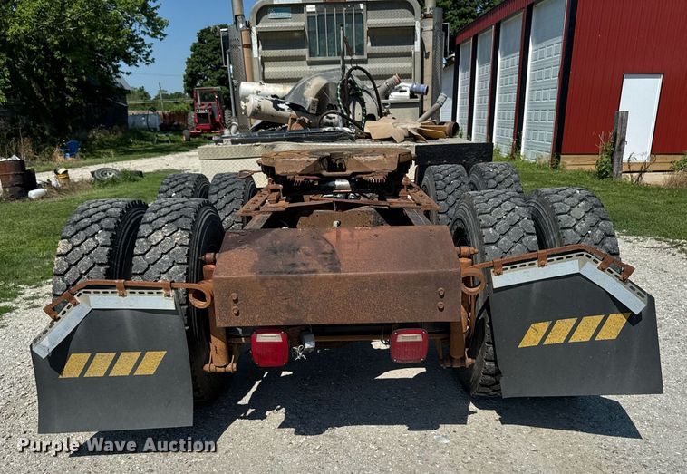 image for item EM2111 1996 International 9400 semi truck