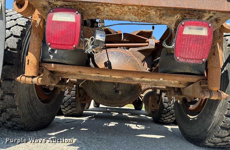 image for item EM2111 1996 International 9400 semi truck