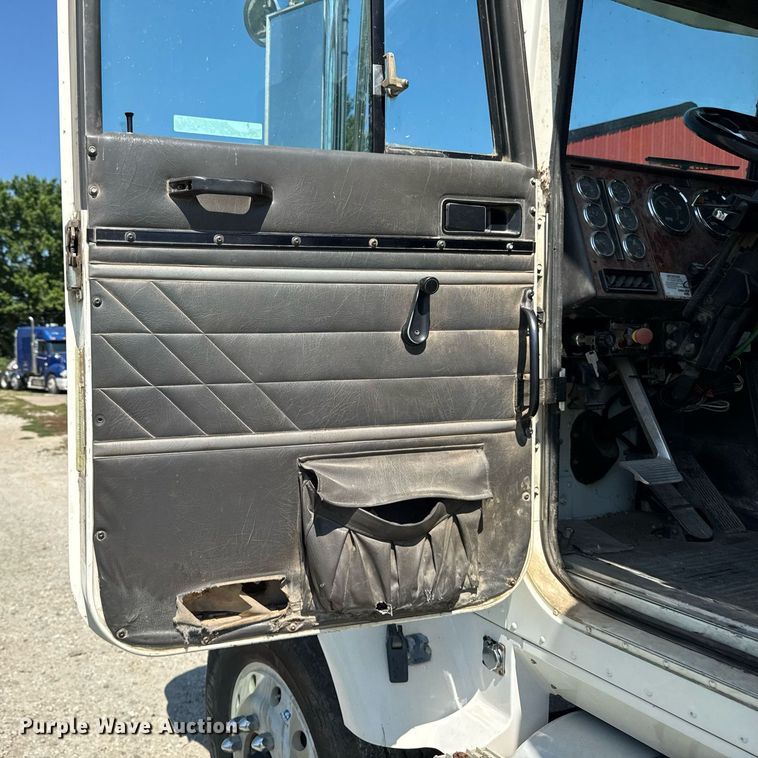 image for item EM2111 1996 International 9400 semi truck