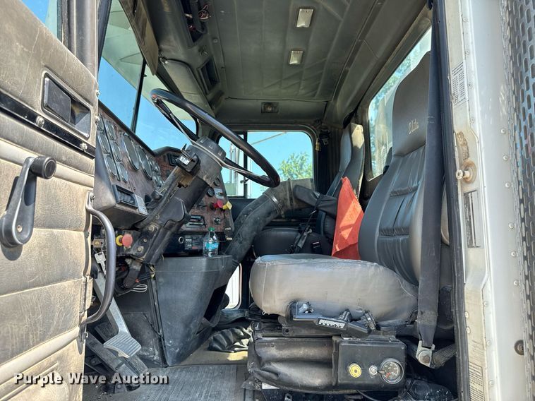 image for item EM2111 1996 International 9400 semi truck