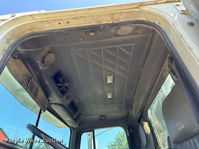 image for item EM2111 1996 International 9400 semi truck