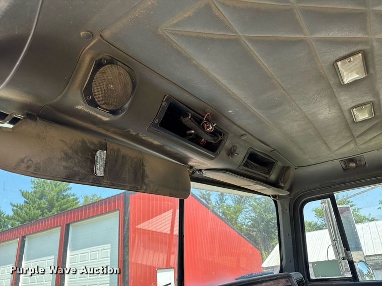 image for item EM2111 1996 International 9400 semi truck