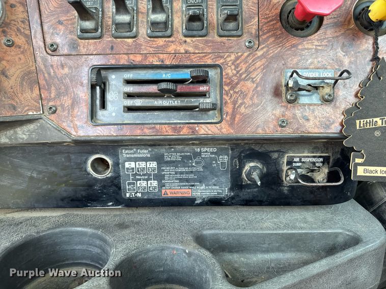 image for item EM2111 1996 International 9400 semi truck