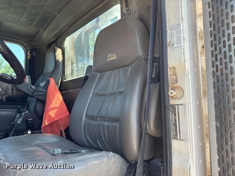 image for item EM2111 1996 International 9400 semi truck