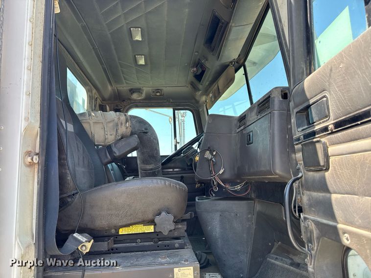 image for item EM2111 1996 International 9400 semi truck