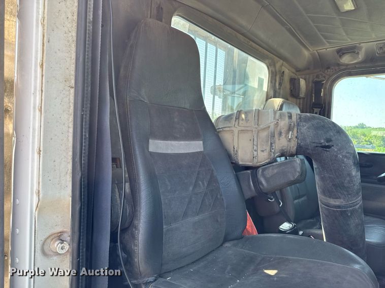 image for item EM2111 1996 International 9400 semi truck