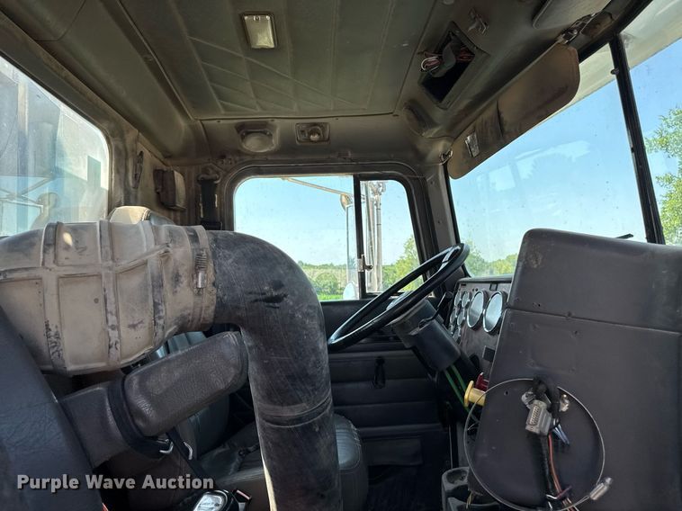 image for item EM2111 1996 International 9400 semi truck