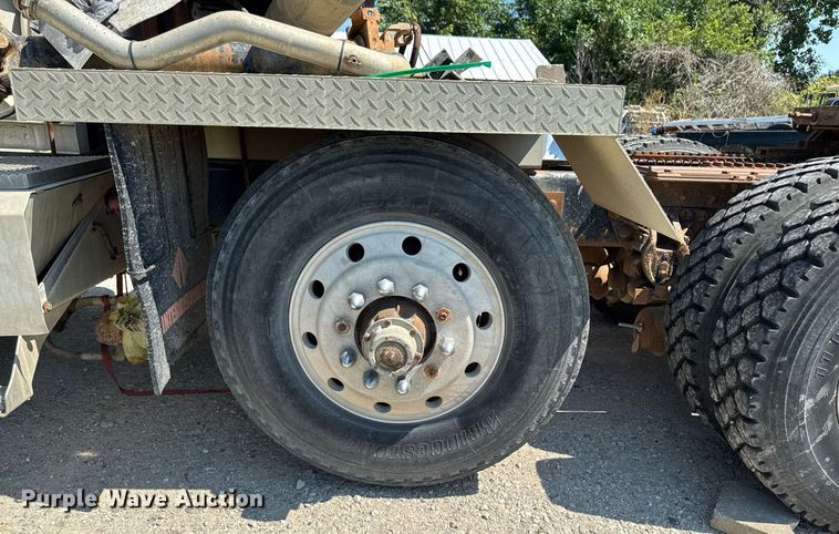 image for item EM2111 1996 International 9400 semi truck