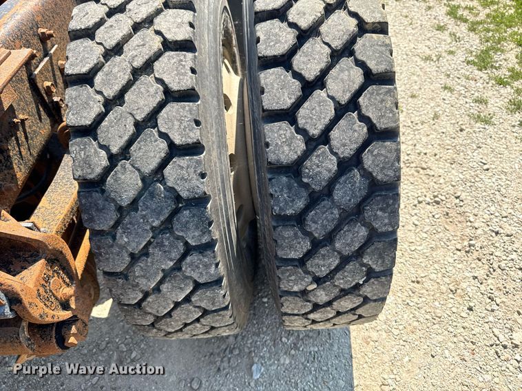 image for item EM2111 1996 International 9400 semi truck