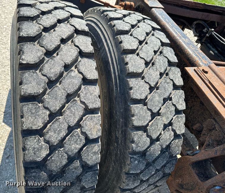 image for item EM2111 1996 International 9400 semi truck