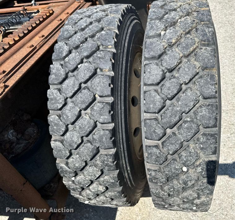 image for item EM2111 1996 International 9400 semi truck