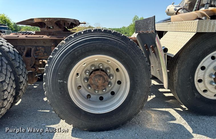 image for item EM2111 1996 International 9400 semi truck