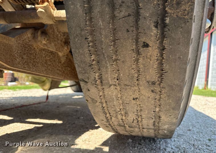 image for item EM2111 1996 International 9400 semi truck