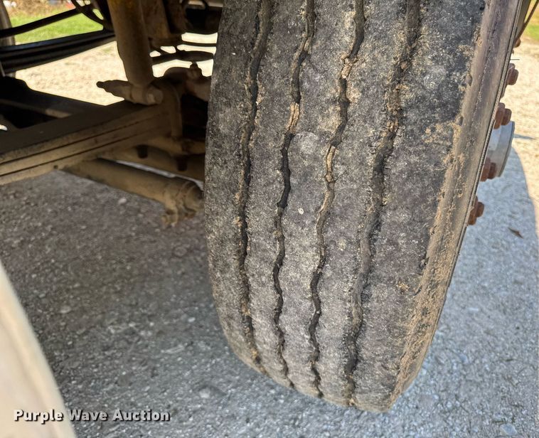 image for item EM2111 1996 International 9400 semi truck