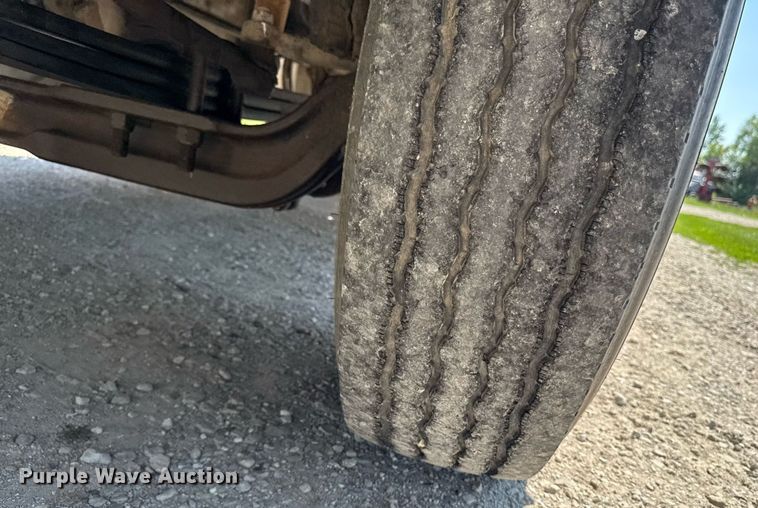 image for item EM2111 1996 International 9400 semi truck